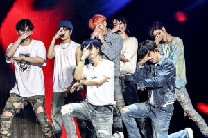 갓세븐, 월드투어로 전 세계 난치병 아이들 소원 이뤄준다