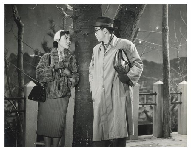 ‘자유부인’에서 장교수 역의 박암과 미스 박 역의 양미희. 한국영상자료원 제공