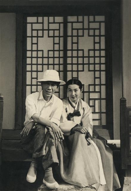 촬영현장에서 이규환 감독과 배우 조미령. 한국영상자료원 제공