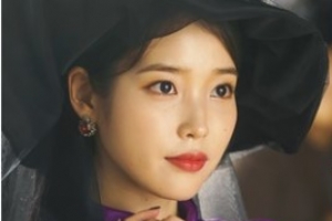 ‘호텔 델루나’ 이지은, 스틸 공개 “아름다운 외모+괴팍 성격”