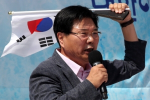 ‘75억 횡령·뇌물수수’ 홍문종 2심 징역 4년 6개월…법정 구속