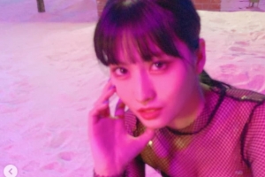 트와이스 반전 멤버, 삐져나온 가슴 “도발”