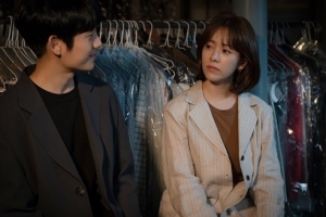 ‘봄밤’ 한지민♥정해인, 늦은밤 소주 한잔 포착 “술이 문제야”