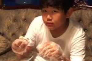 이종혁 아들 준수, 귀여운 닭백숙 먹방 ‘볼살도 귀여워’