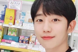 정해인, 주변 밝히는 훈훈 미소 “좋은 하루” [EN스타]