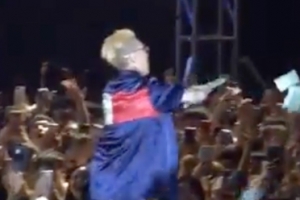 도끼, 공연 도중 111만 원 뿌렸다? 장면 보니..