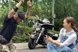 강주은 앞에서 무릎 꿇고 손든 최민수 ‘바닥에 눕기까지?’