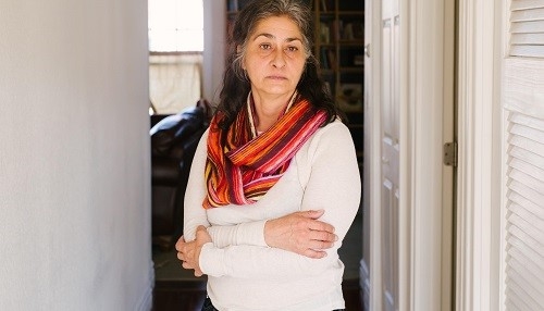 개막작 카티아 매과이어 감독의 ‘뼈아픈 진실’(Home Truth) 다규멘터리로 한 여성의 정의와 사투를 다룬 연대기다.