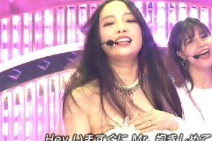 구하라, 방송 중 옷 흘러내려..‘미스터 부르는 도중에..’