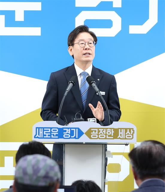 이재명 경기지사가 27일 경기도청에서 취임 1주년 기자회견을 하고 있다. 경기도제공