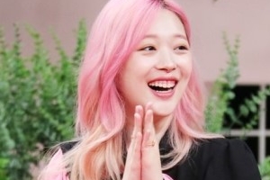 ‘악플의 밤’ 설리, 트로트 가수로 변신 ‘야무진 손동작’