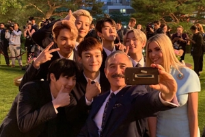 [포토] 청와대 만찬장에서 만난 엑소-이방카 ‘인증샷’