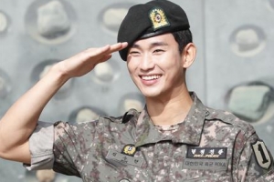 [포토] ‘특급전사’ 김수현, “충성! 제대를 명 받았습니다”