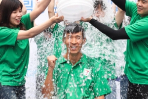 [포토] 가수 션, ‘아이스버킷 챌린지’ 동참