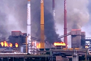 포스코 광양제철소서 불꽃·시꺼먼 연기…주민들 공포에 떨어