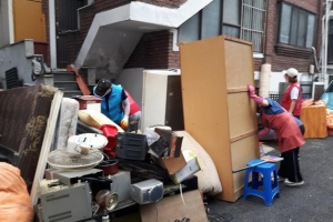 쓰레기 속 위기 가구…강동, 구해줘 홈즈!