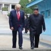 트럼프 “군사분계선 넘어가도 됩니까”…문 대통령에게만 사전 상의