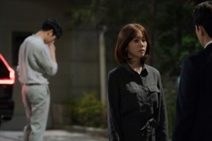 ‘봄밤’ 한지민, 정해인 등지고 김준한과 대면 “아슬아슬 기류”