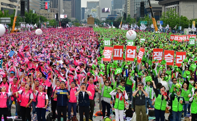 3일 서울 광화문 광장에서 학교비정규직 총파업 결의대회가 열리고 있다. 2019.7.3 박지환기자 popocar@seoul.co.kr