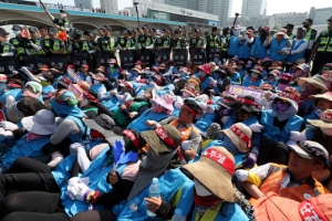 톨게이트 수납 노조원들, 경부선 하행선 TG 진입로 한때 점거농성