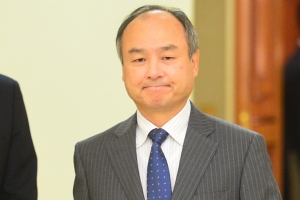 손정의 만나는 문재인 대통령의 한일관계 발언, 어떻게 나올까