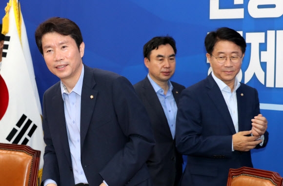 정책조정회의 참석하는 이인영 원내대표