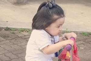 이윤지 딸 라니, 킥보드 타는 진지한 모습 “불꽃라이딩” [EN스타]