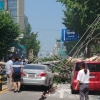 [속보] 서울 신사역 인근 건물 철거 중 붕괴…2명 부상