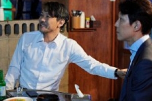 ‘보좌관’ 정진영, 촬영장서도 듬직한 선배 ‘인자한 모습’