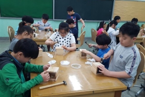 나무·가죽공예, 생태 텃밭… 구로에선 현장도 학교다