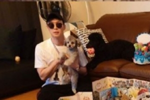 박유환이 공개한 박유천 사진. “나홀로 연예인 컴백” 반응 싸늘