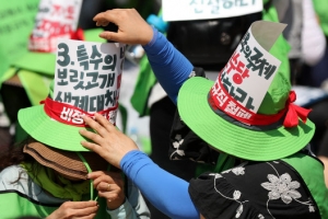 학교비정규직 노동자 “총파업 오늘 종료…8일 학교로 복귀”