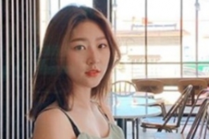 김새론, 어깨 라인 드러내고..‘성숙미 폭발’