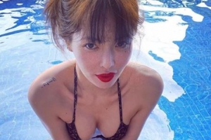 현아 입술 논란에..비키니 사진으로 응수 ‘역시 패왕색’