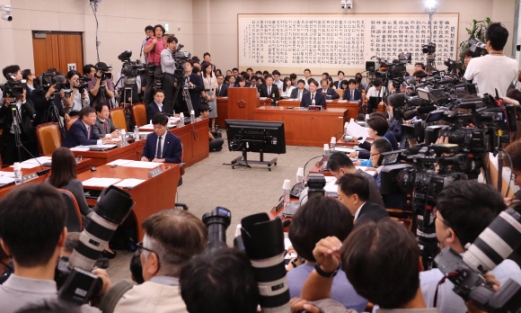 윤석열 검찰총장후보자 인사청문회가 8일 국회법사위 회의장에서 열렸다. .2019.7.8 김명국 선임기자 daunso@seoul.co.kr