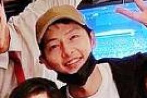 송중기, 이혼조정 신청한 날 모습 포착