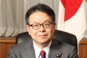 일본 경제산업상 “한국 수출 규제, 협의 대상 아니다…철회 없어”