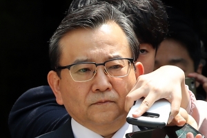 ‘성접대 혐의’ 김학의, 억대 금품수수 추가 포착