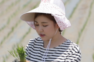 송가인 몸빼바지, ‘구수한 매력’ 효녀딸의 모심기