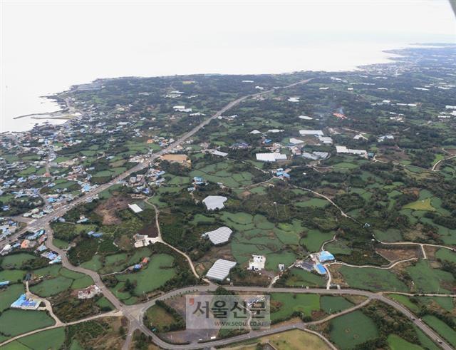 제주 제2공항 예정부지인 서귀포시 성산읍 일대 모습. 국토교통부는 오는 10월 제2공항 건설 기본계획을 최종 고시하고 2025년까지 공항 건설에 나설 계획이다.