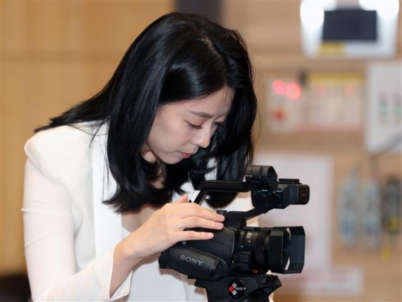 카메라 잡은 배현진