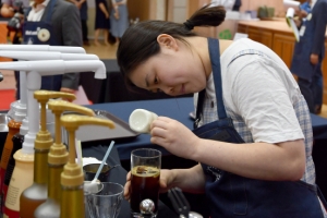 장애인 바리스타의 열정 한 잔