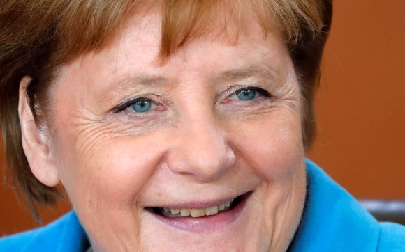 10일(현지시간) 주간 국무회의에 참석한 앙겔라 메르켈 독일 총리 로이터 연합뉴스