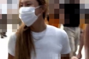 화사, 논란된 공항패션 ‘흰 티에 노브라’ 충격 실루엣