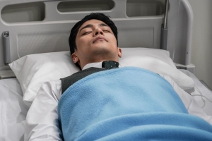 ‘레벨업’ 성훈, 한보름과 첫 만남부터 오해→돌연 응급실행