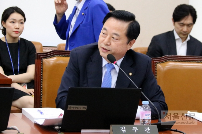 김두관 의원이 국회상임위원회에서 김포 현안에 대해 질의하고 있다. 김두관 의원측 제공