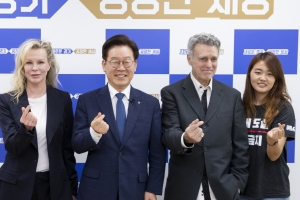 킴 베이싱어,이재명에 “동물권 보호 용기 필요“