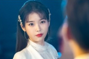 ‘호텔 델루나’ 이지은, 여진구에 병 주고 약 주고 “내 옆에 있어”