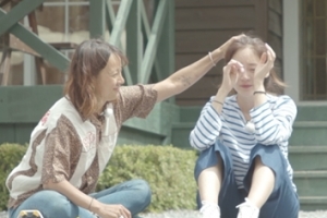 ‘캠핑클럽’ 핑클 이효리-성유리, 바닥 주저앉아 오열 “갱년기 맞지?”