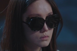 ‘호텔 델루나’ 여진구 기겁한 ‘선글라스 귀신’ 누구? “강렬 눈도장”